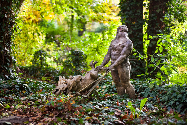 Statues of Nicolas van Ronkenstein, The Netherlands, for publication: Tussen Mythe en Werkelijkheid