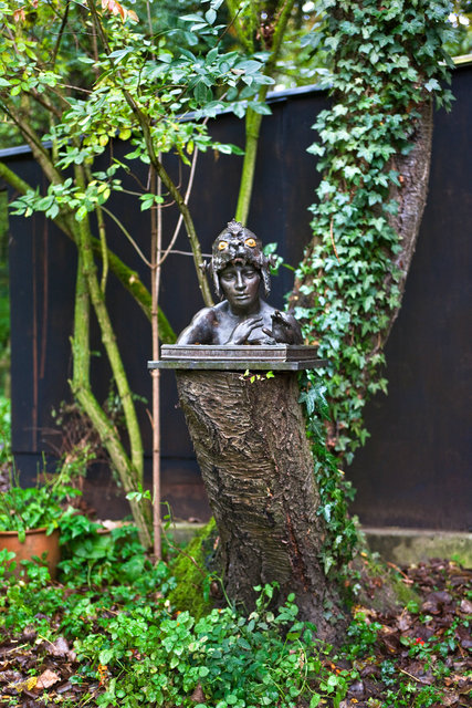 Statues of Nicolas van Ronkenstein, The Netherlands, for publication: Tussen Mythe en Werkelijkheid