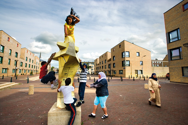 Den Haag for book: 25 years stichting Forum voor Stedelijke Vernieuwing