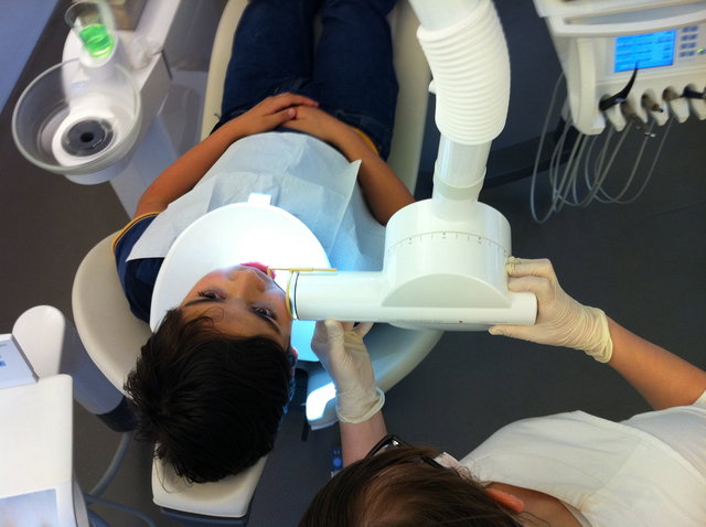 Zahn-Untersuch mit Röntgenbildern ✓