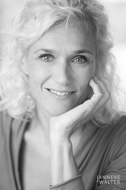 zakelijke portretfoto profielfoto vrouw 2 © Janneke Walter, portretfotograaf Utrecht, De Bilt, portretfotografie, sociale media, LinkedIn, CV