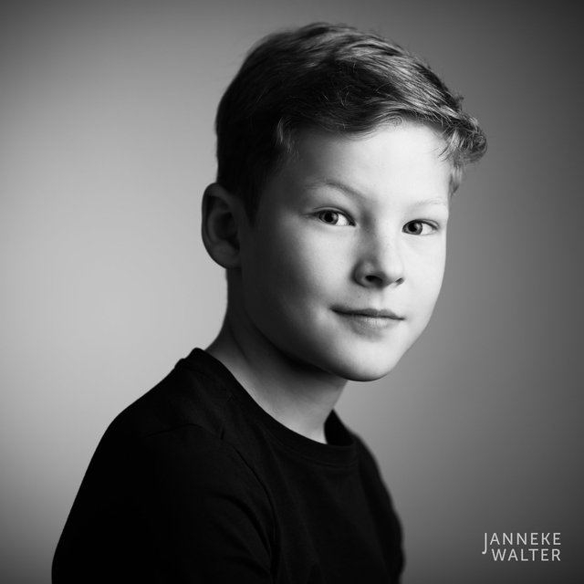 Portretfoto jongen @ Janneke Walter, kinderfotograaf Utrecht De Bilt, kinderfotografie, kinderportret, fine art fotografie