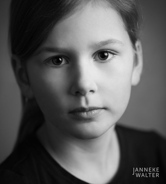 Fine art portretfoto kind met staart @ Janneke Walter, kinderfotograaf Utrecht De Bilt, kinderfotografie, kinderportret, fine art fotografie