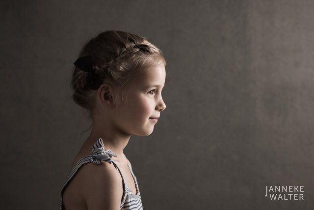 Fine art portretfoto meisje en profile @ Janneke Walter, kinderfotograaf Utrecht De Bilt, kinderfotografie, kinderportret, fine art fotografie