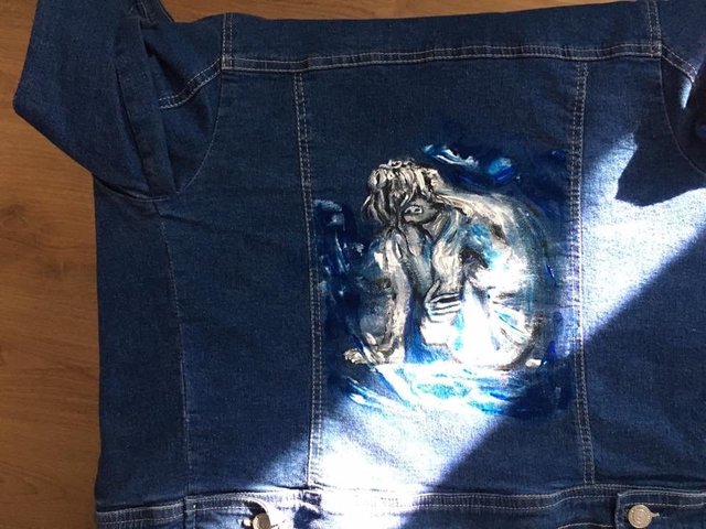 Jeans Jacket - Girl under Light - Detail