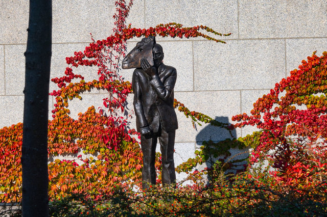 Maskenmann. Von Wolfgang Mattheuer. Neue Nationalgalerie-