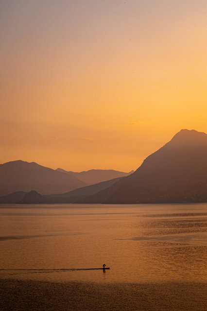 L'alba sul Lago Maggiore.