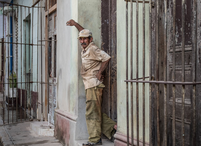 Trinidad de Cuba worker