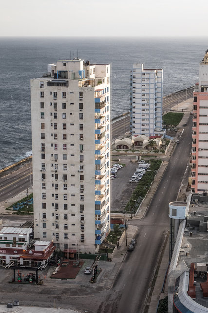 Malacon before the rain, Havana