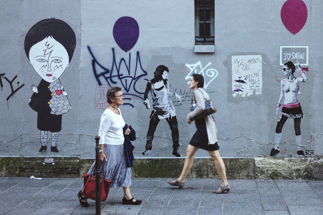 Passers-by_Paris.jpg