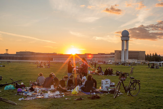 KOALL2012081220120819Spiegel_Peters_Berlin_Tempelhof1389.jpg