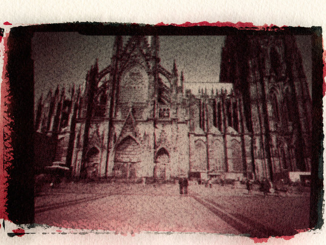 Teufelt schwarz ragt er empor - der Koelner Dom