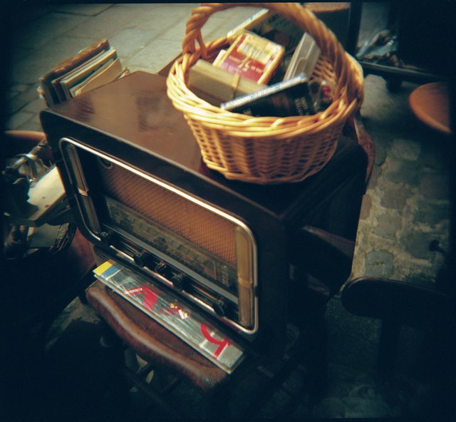 Holga France 65 #12-03_#8_Antique_radio