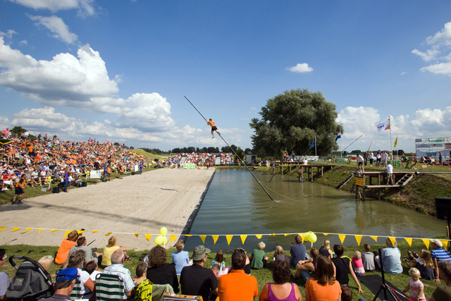 NK polsstokverspringen 2009.jpg