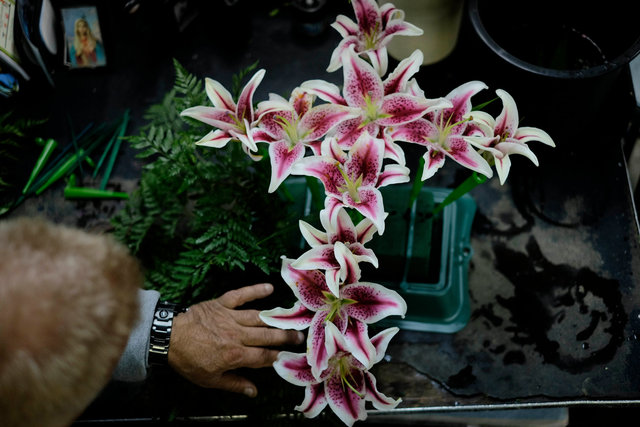 141108_MBElian_flowermen_018_sm.jpg
