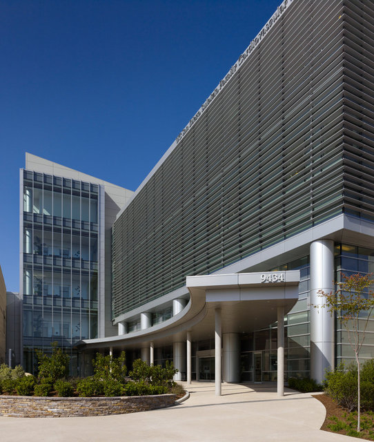 UCSD Sulpizio Cardiovascular Center | Walkway Entrance
