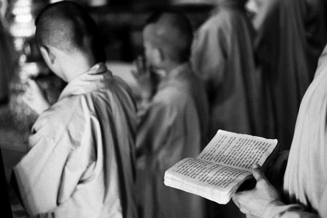 Budhist monks at Thien Mu