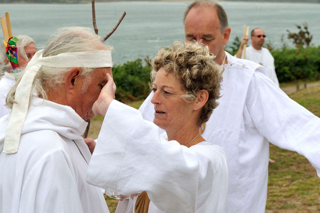 Rituel druidique sur l'île de Gavrinis, solstice d'été, Golfe du Morbihan