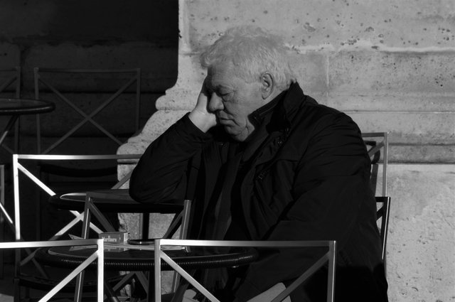 A la terrasse d'un café, près du Louvre - Paris déc. 2015.jpg