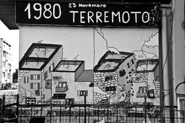 Un murales racconta il terremoto che colpì la regione Campania nel 1980