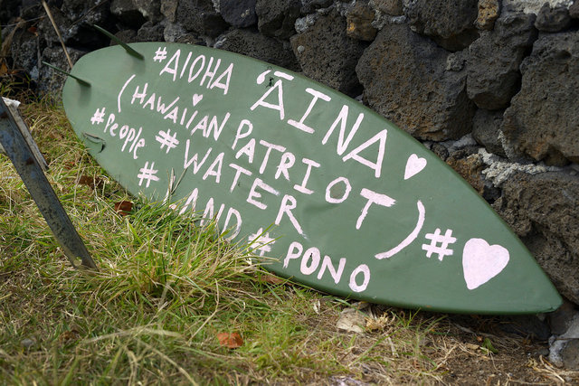 Independence sign, Maui