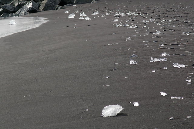 Ice on Beach near Jokulsarlon (4) VB.JPG