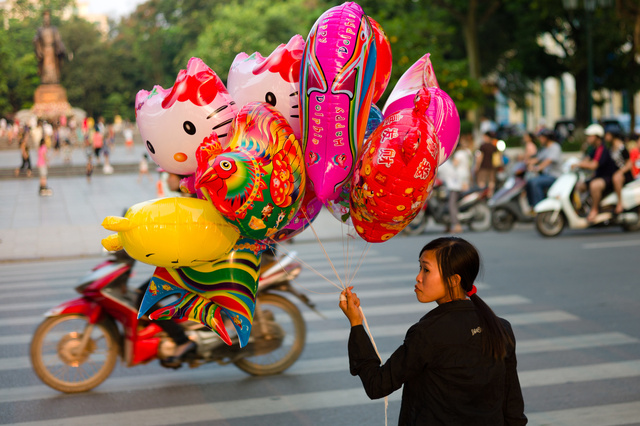 Selling baloons