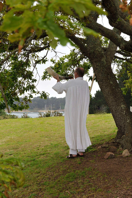 Rituel druidique sur l'île de Gavrinis, solstice d'été, Golfe du Morbihan