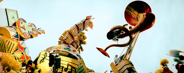 Momos-Carnival 03.jpg