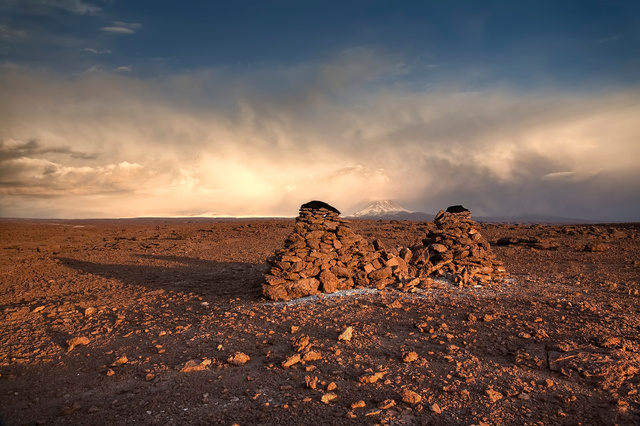 Dos tumbas para el mismo hombre-Atacama.jpg