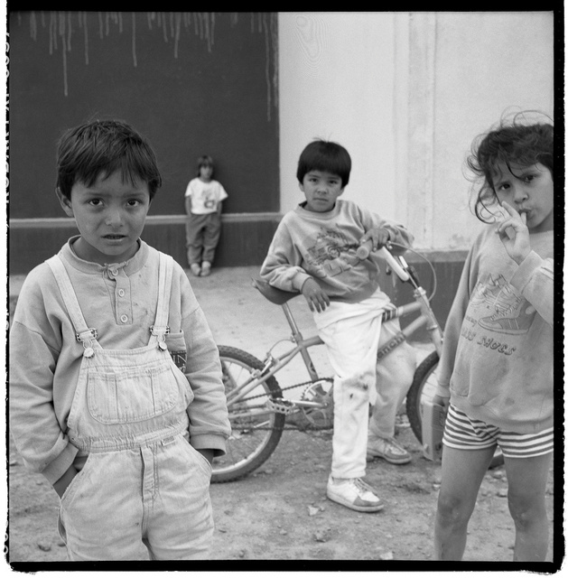 Mex. or Arg., kids ala Bresson, roll 35, cleaned, tag MOIRE visible.jpg