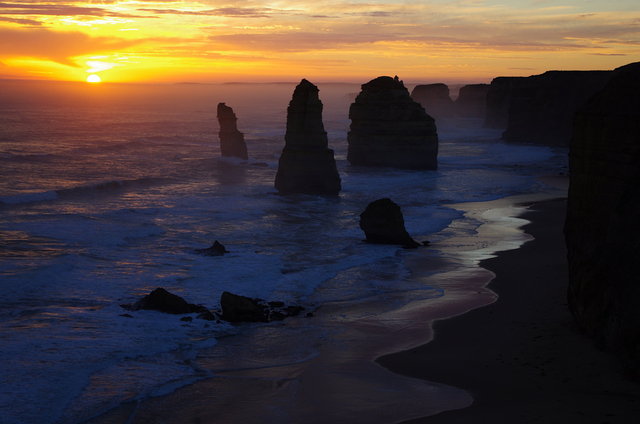 The Twelve Apostles at Sunset (10) VB.JPG