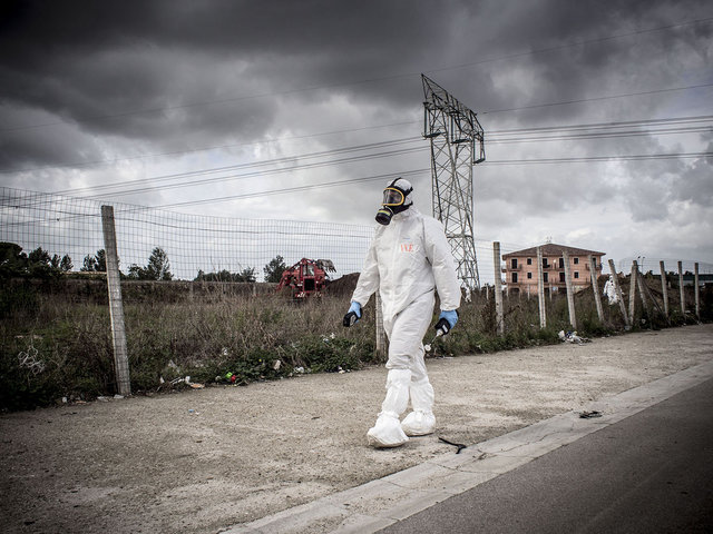 6.Operazione di scavi da parte dei Vigili del Fuoco e del nucleo ambiente dell'arma dei carabinieri