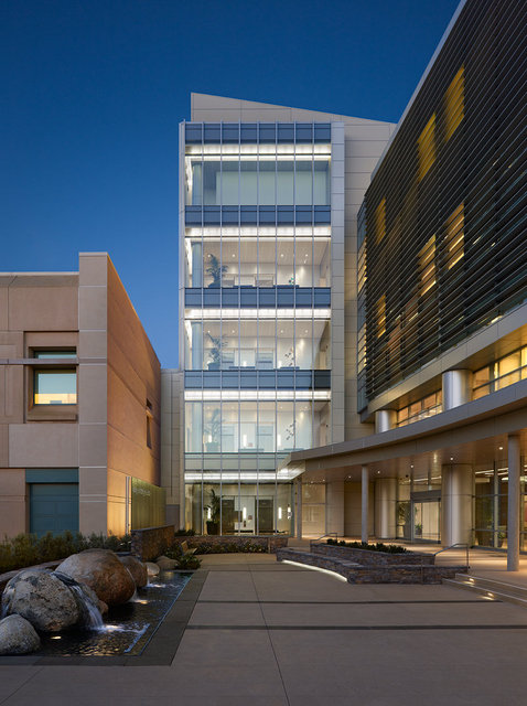 UCSDcvc_DawnCourtyard_VB.jpg