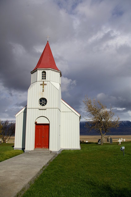 Kirk and Resting place of Storri Thorfinsson 1003 VB.JPG