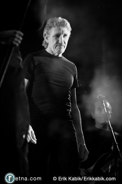11_26_10_B_roger_waters_Wall_kabik-6-1.jpg