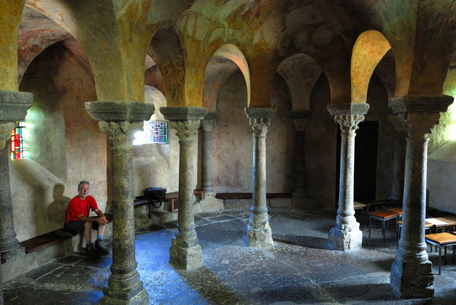 Intérieur de la chapelle Saint-Michel d'Aighuile