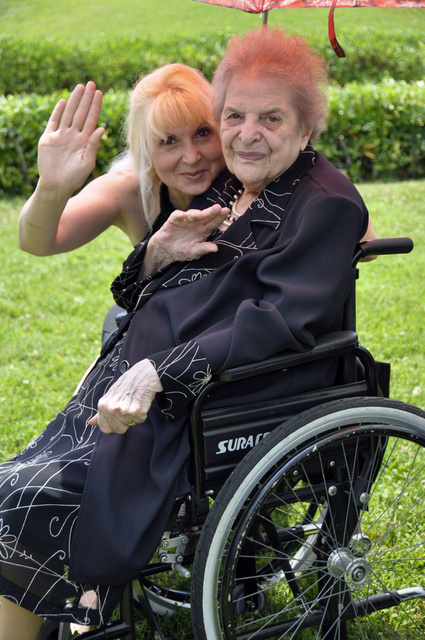 Anna et la Maman de Nicola, juillet 2010