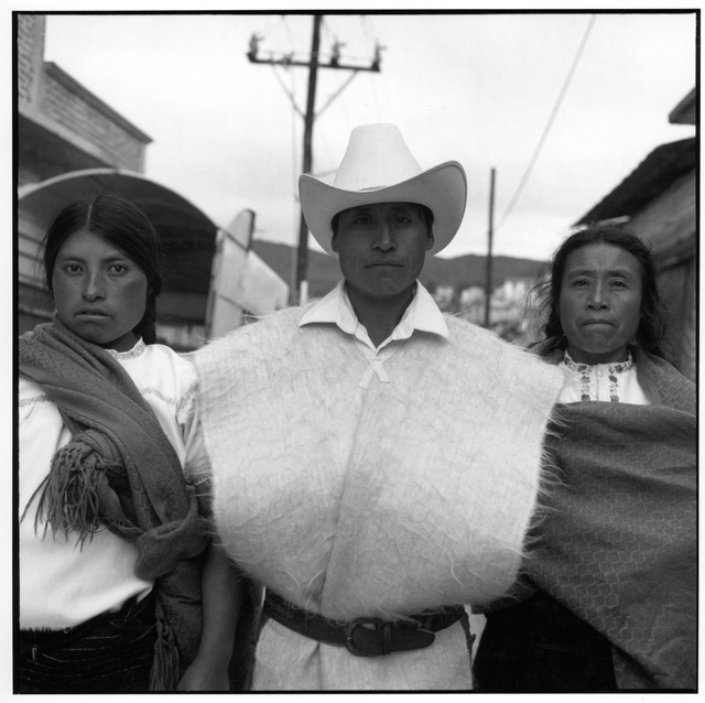 Mex., man& 2 women160.jpg