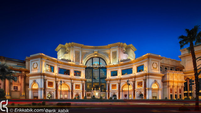 forum_shops_front_strip_-7_and_3_comp-4.jpg