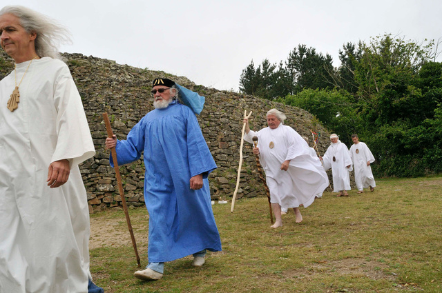 Rituel druidique sur l'île de Gavrinis, solstice d'été, Golfe du Morbihan