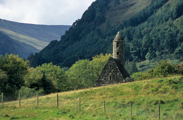 Glendalough,église de saint Kevin,2001