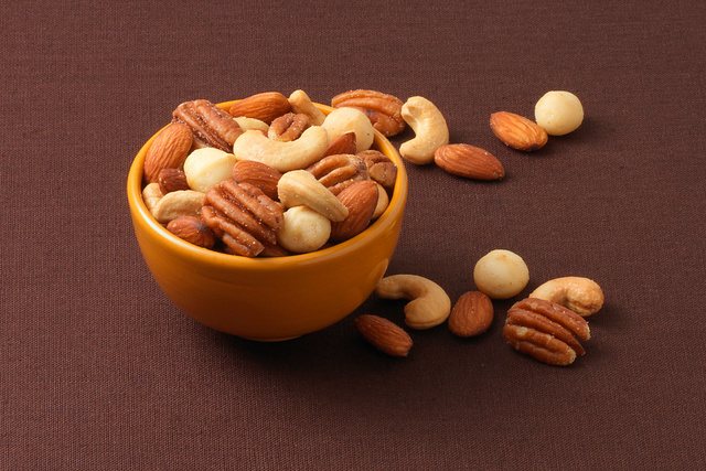 12_GEM_297883_PremiumLightlySaltedMixedNuts_8oz_0063_smEflat.jpg