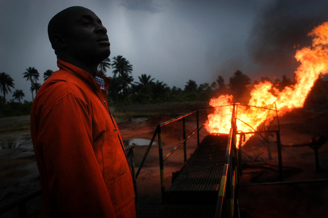 "Gas flaring" sur un site d'exploitation de Shell au Nigéria 
