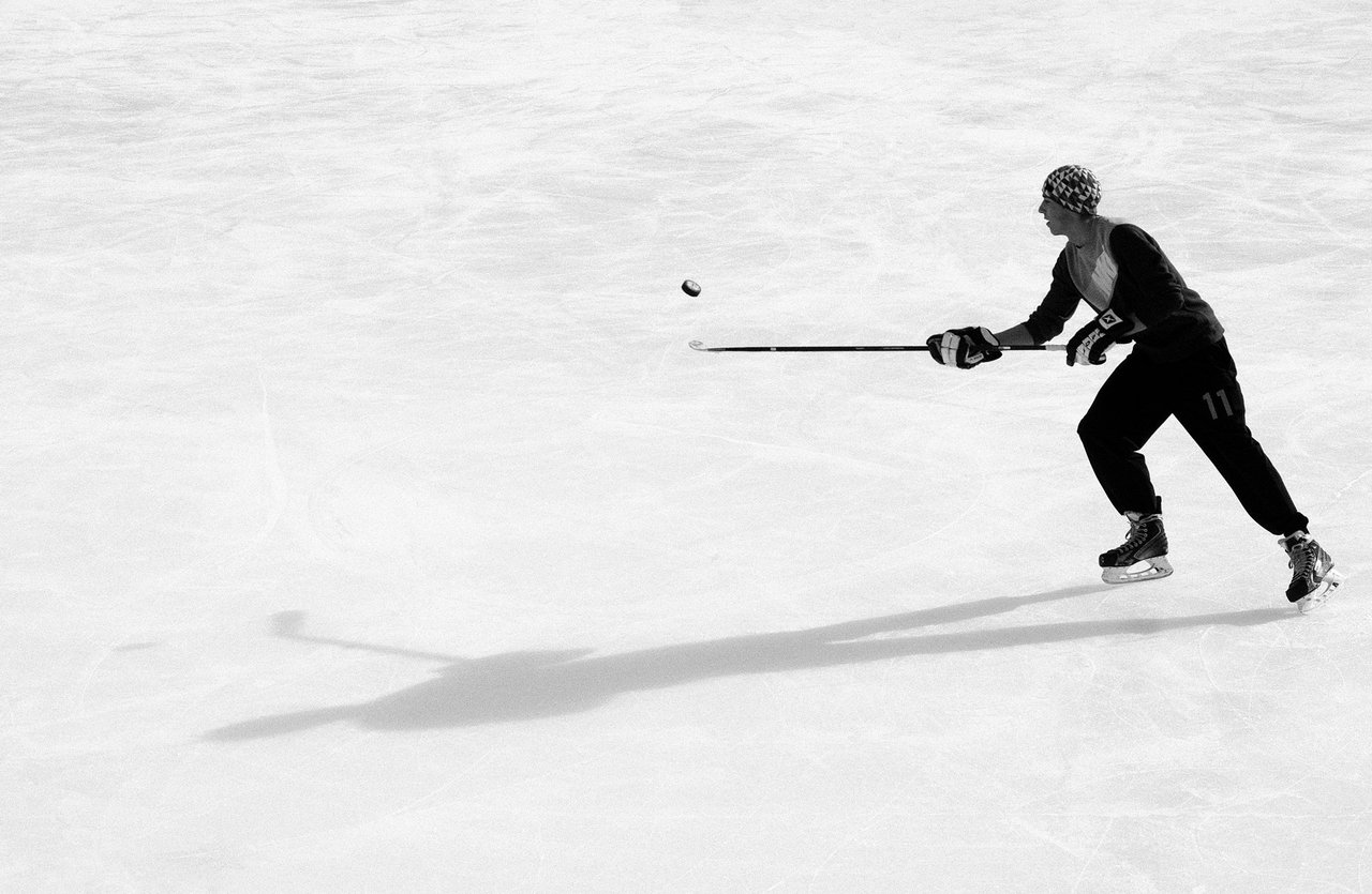 hockey-players-on-rink-free-stock-photo