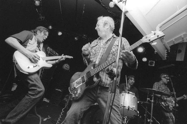 mike watt & the missingmen @ club cafe, pittsburgh pa