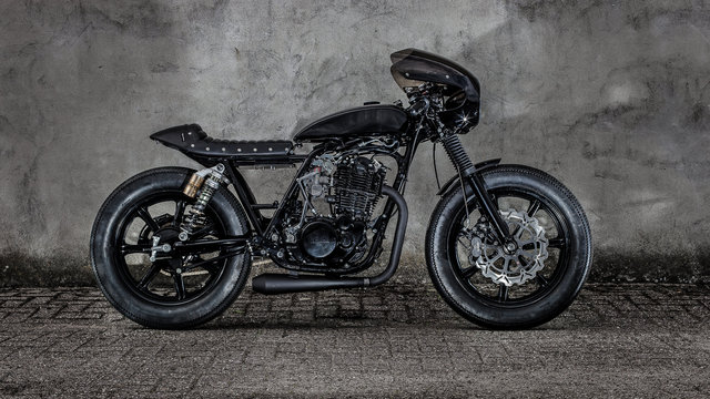 SR500 Café Racer by motogadgets