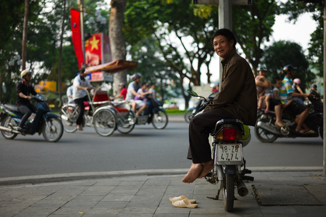 Waiting for a customer, Hanoi