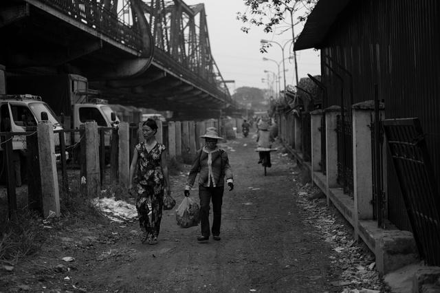 Under the bridge, Hanoi