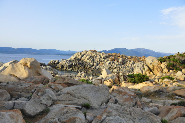 Rochers, derrière la Tour de Campomoro